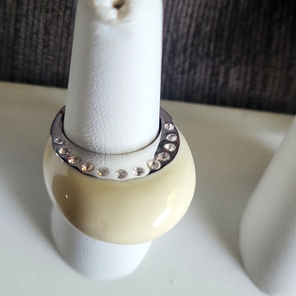 Lia Sophia white bubble enamel ring - Picture 2 of 4